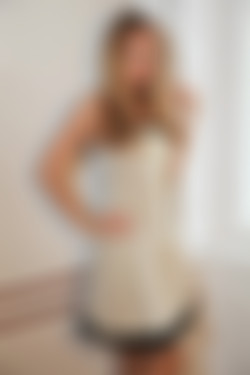 photodromm.com - 2012-02/elizabeth - 05 - three quarters of nobility/01.jpg