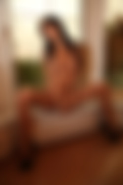 photodromm.com - 2012-02/adrienne - 12 - chaise longue 3/02.jpg