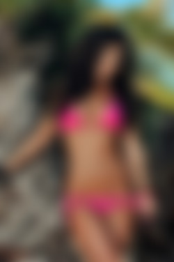 ThisIsGlamour.com_2016/Aimee Luis/Aime_Luis_Posing_in_her_Bikini/DS3_5127.jpg