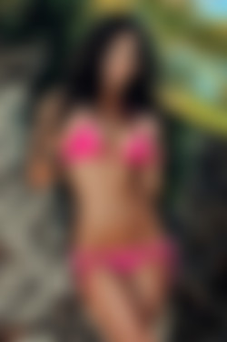 ThisIsGlamour.com_2016/Aimee Luis/Aime_Luis_Posing_in_her_Bikini/DS3_5129.jpg