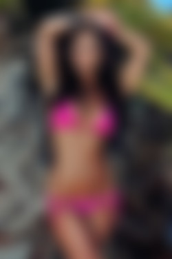ThisIsGlamour.com_2016/Aimee Luis/Aime_Luis_Posing_in_her_Bikini/DS3_5131.jpg