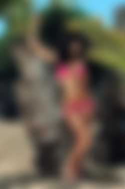 ThisIsGlamour.com_2016/Aimee Luis/Aime_Luis_Posing_in_her_Bikini/DS3_5134.jpg