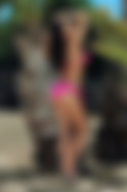 ThisIsGlamour.com_2016/Aimee Luis/Aime_Luis_Posing_in_her_Bikini/DS3_5139.jpg