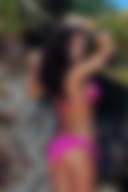 ThisIsGlamour.com_2016/Aimee Luis/Aime_Luis_Posing_in_her_Bikini/DS3_5140.jpg