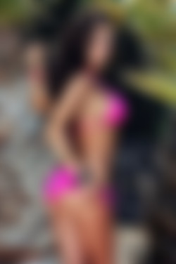 ThisIsGlamour.com_2016/Aimee Luis/Aime_Luis_Posing_in_her_Bikini/DS3_5141.jpg