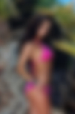ThisIsGlamour.com_2016/Aimee Luis/Aime_Luis_Posing_in_her_Bikini/DS3_5142.jpg