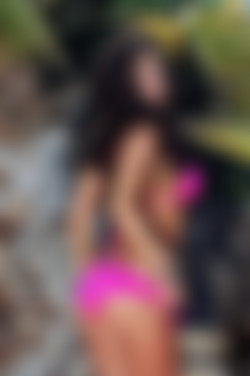 ThisIsGlamour.com_2016/Aimee Luis/Aime_Luis_Posing_in_her_Bikini/DS3_5143.jpg