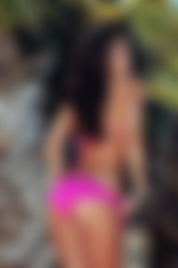 ThisIsGlamour.com_2016/Aimee Luis/Aime_Luis_Posing_in_her_Bikini/DS3_5144.jpg