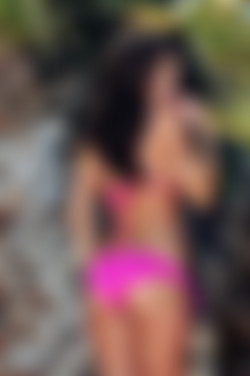 ThisIsGlamour.com_2016/Aimee Luis/Aime_Luis_Posing_in_her_Bikini/DS3_5145.jpg