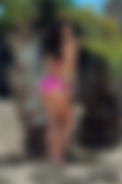 ThisIsGlamour.com_2016/Aimee Luis/Aime_Luis_Posing_in_her_Bikini/DS3_5146.jpg