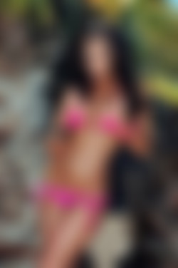 ThisIsGlamour.com_2016/Aimee Luis/Aime_Luis_Posing_in_her_Bikini/DS3_5148.jpg