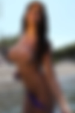 photodromm.com - 2011-11/talia - 05 - on a solitary beach 2/14l.jpg