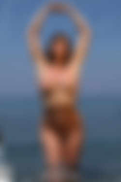 photodromm.com - 2011-11/_covers/talia - on a solitary beach 3.jpg