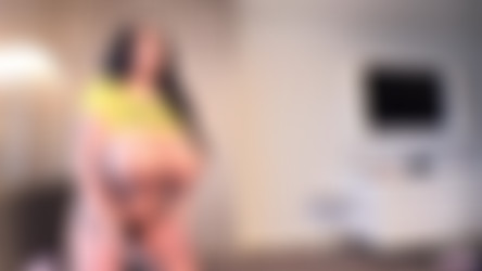 LeanneCrow.com (2012-2017)/It's My Birthday Bitch 1 (2017.06.02).mp4
