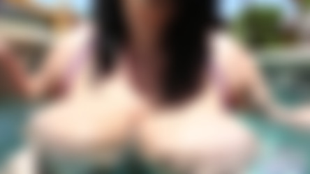 LeanneCrow.com (2012-2017)/Poolside Purple 5D 2 (2016.07.15).mp4