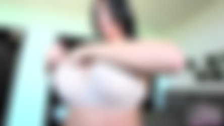 LeanneCrow.com (2012-2017)/Nude Lace Bra 5D 1 (2015.05.22).mp4