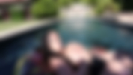 LeanneCrow.com (2012-2017)/Poolside Floaties 5D 2 (2017.01.13).mp4