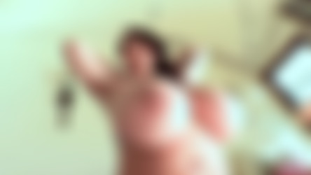 LeanneCrow.com (2012-2017)/Moroccan Bed 2 (2016.02.26).mp4