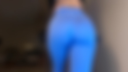 AvanelleJules Pack/AvanelleJules - Bright blue leggings on treadmill - ManyVids.mp4